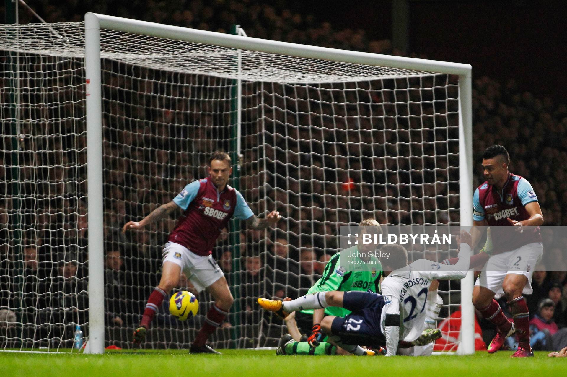 Football - West Ham United v Tottenham Hotspur - Barclays