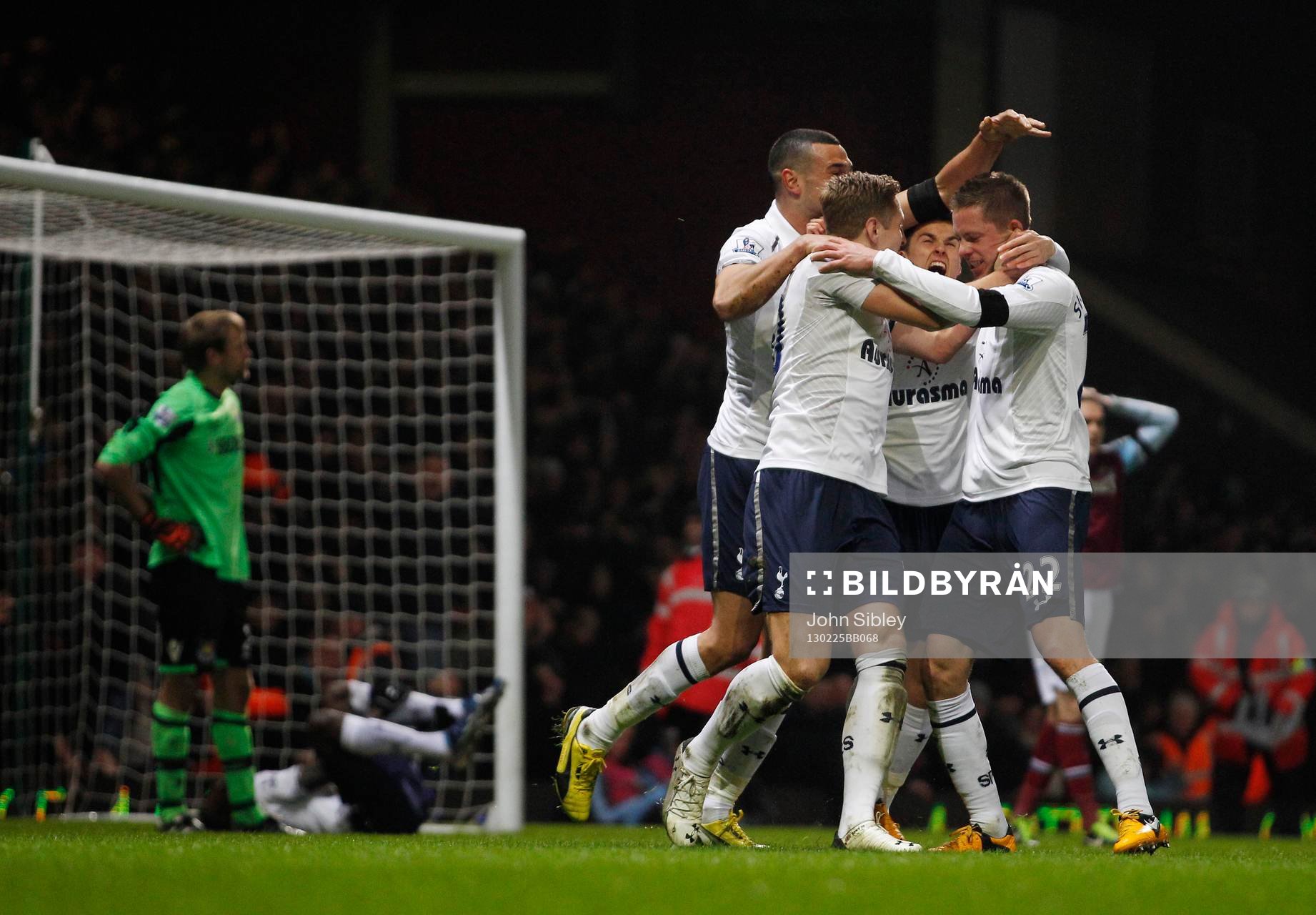 Football - West Ham United v Tottenham Hotspur - Barclays