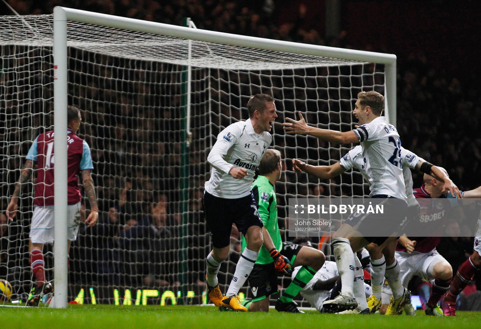 Football - West Ham United v Tottenham Hotspur - Barclays