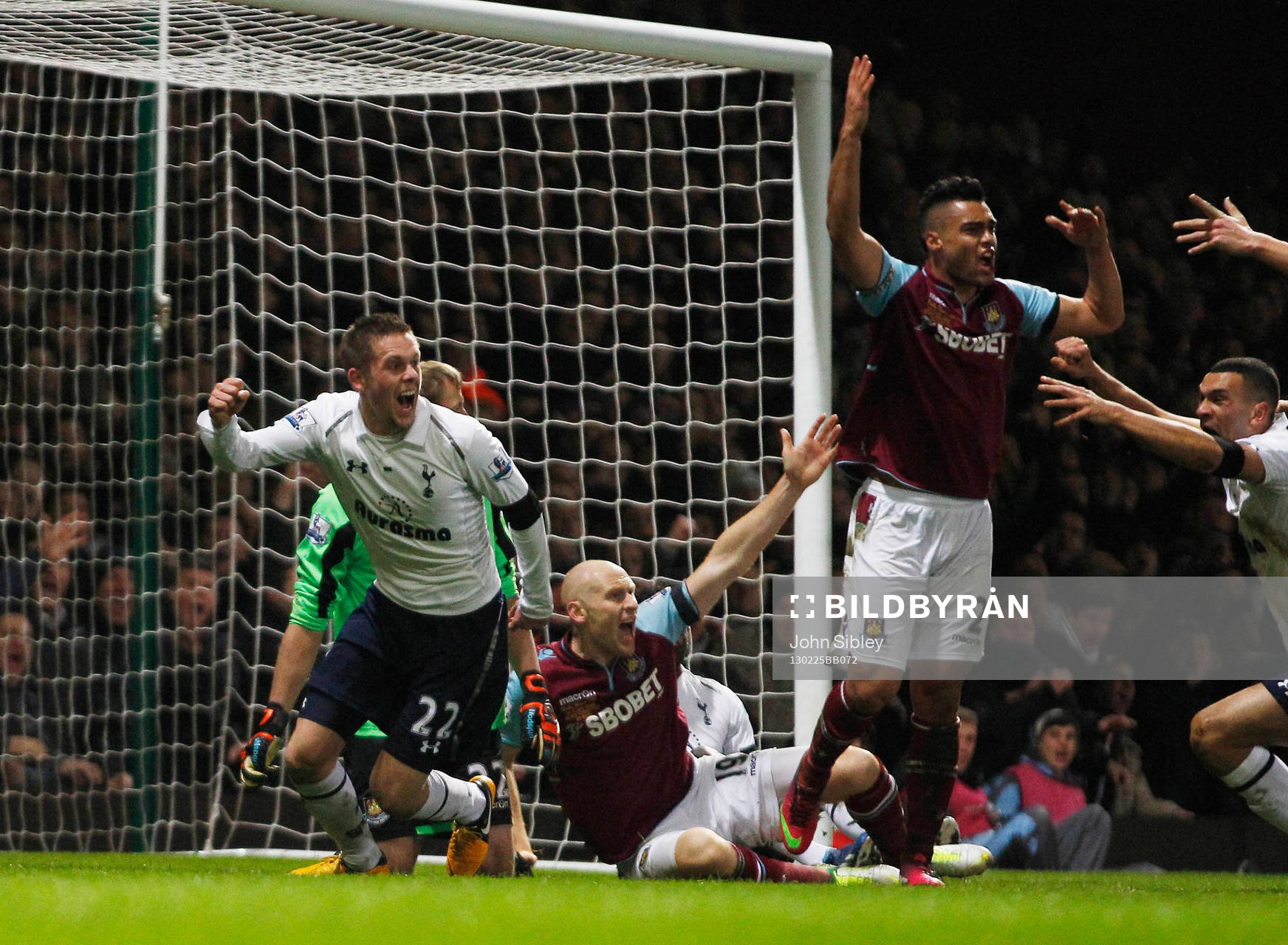 Football - West Ham United v Tottenham Hotspur - Barclays