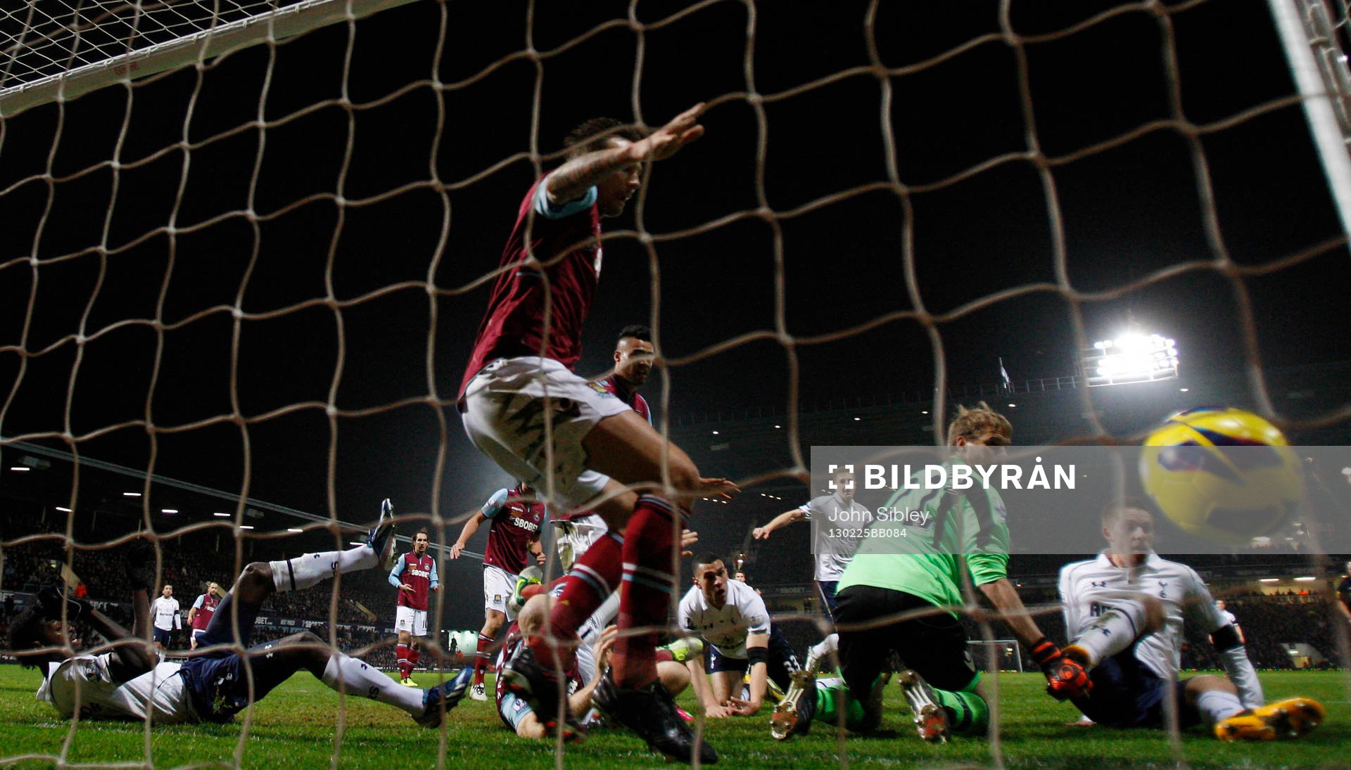 Football - West Ham United v Tottenham Hotspur - Barclays