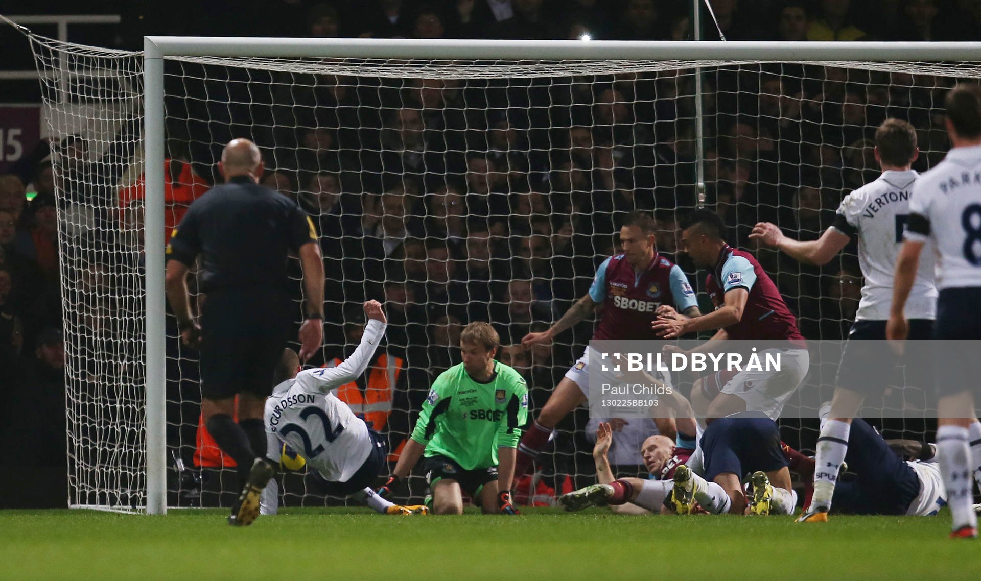 Football - West Ham United v Tottenham Hotspur - Barclays