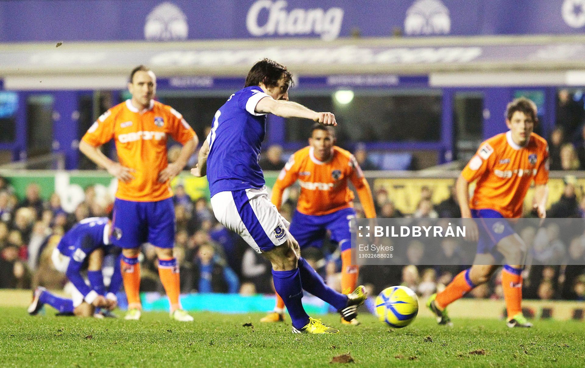 Football - Everton v Oldham Athletic - FA Cup Fifth Round