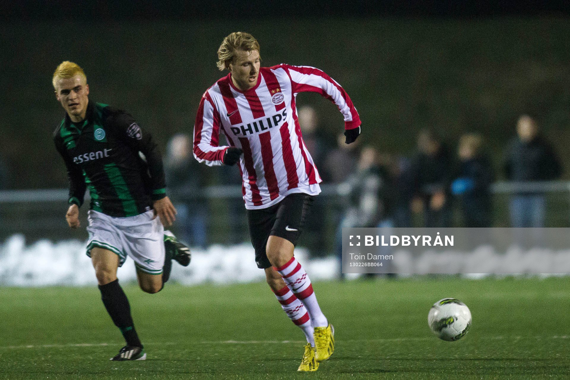 EINDHOVEN - Ola Toivonen speelt met de beloften tegen jong