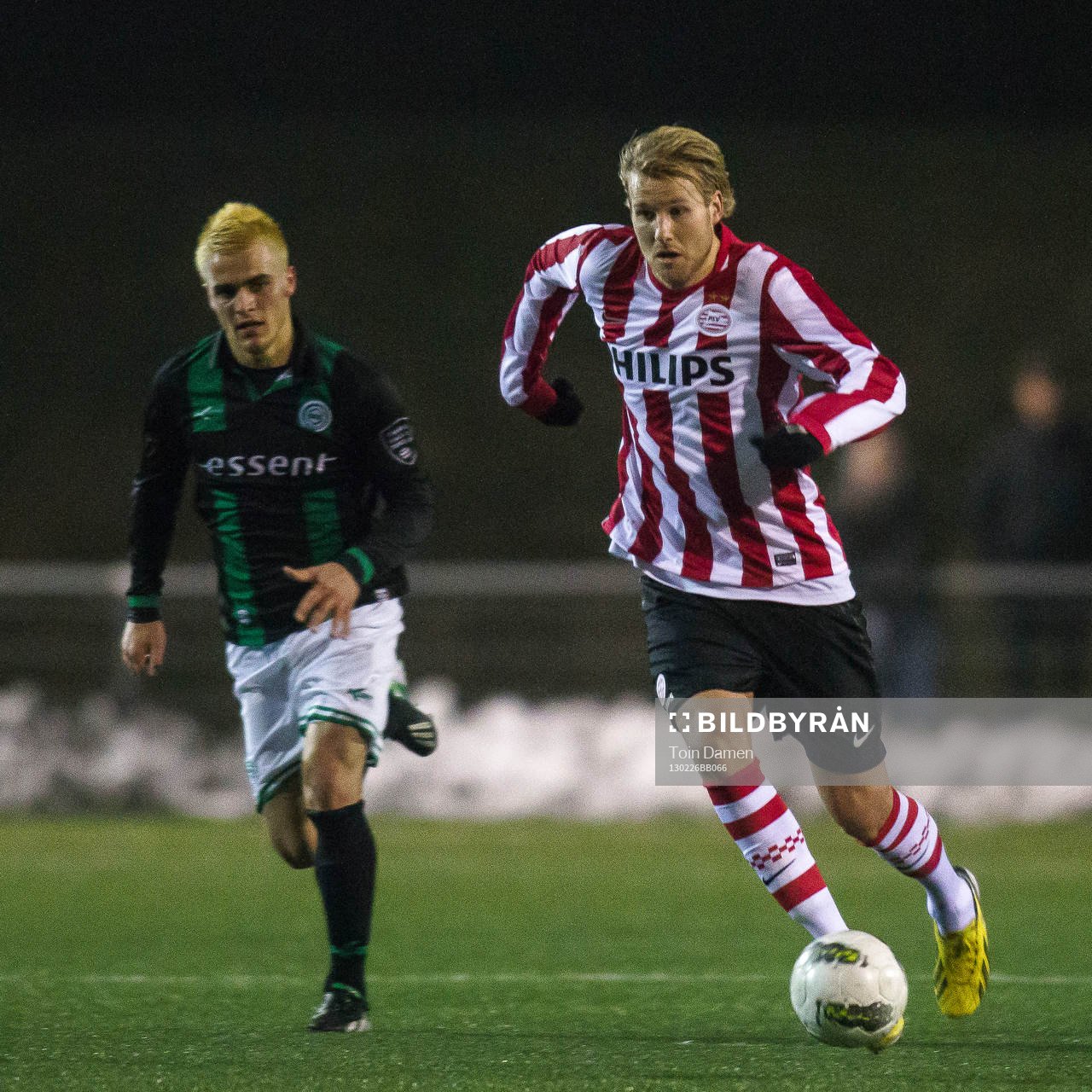 EINDHOVEN - Ola Toivonen speelt met de beloften tegen jong