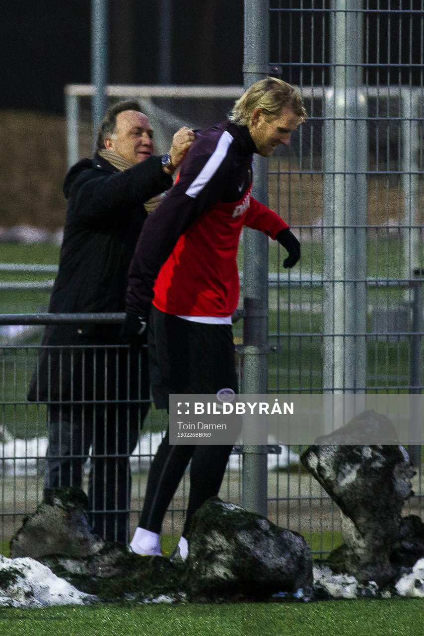 EINDHOVEN - Ola Toivonen speelt met de beloften tegen jong