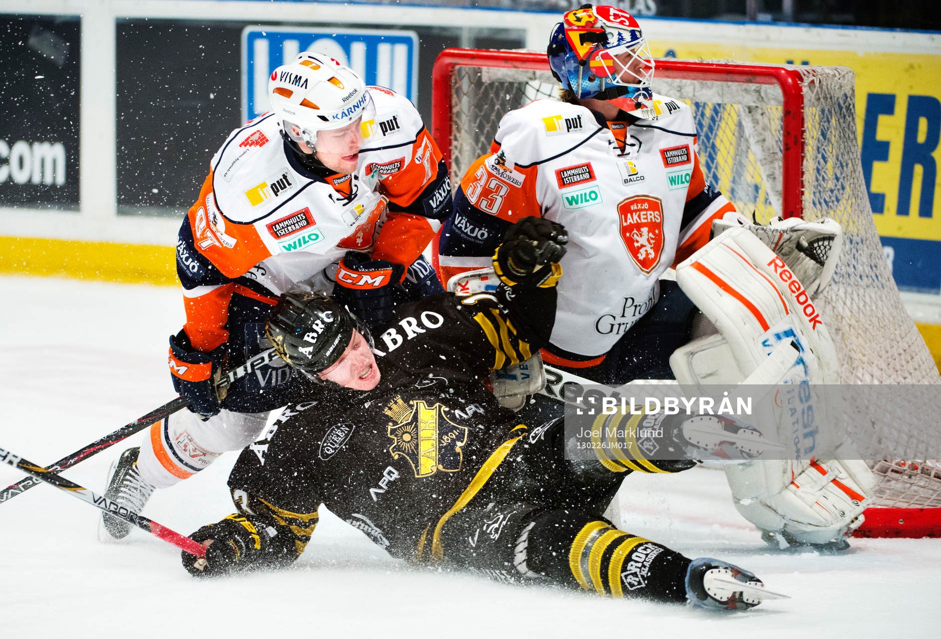 Robert Rosén, Växjö, fäller Joakim Nordström, AIK