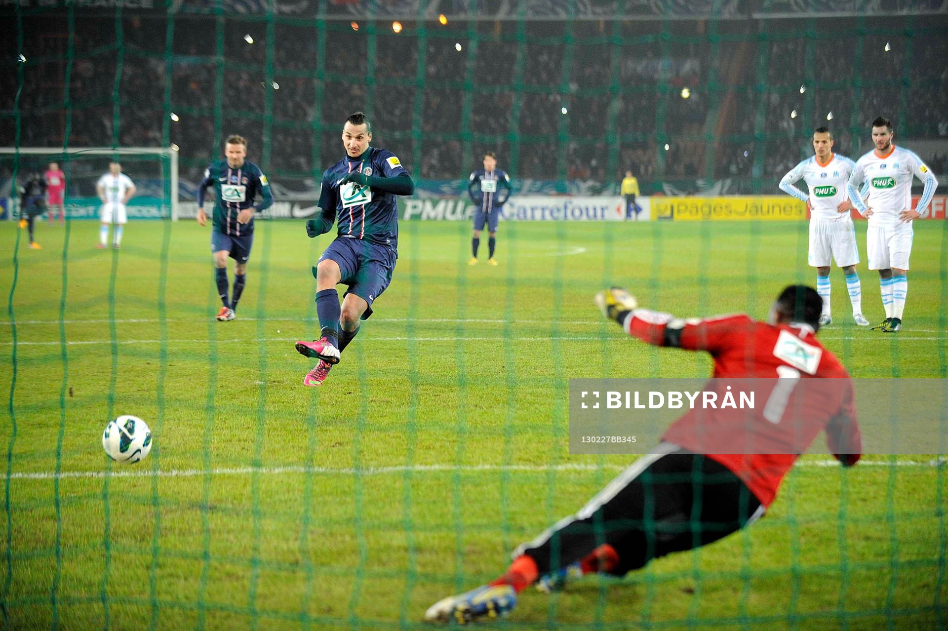 But de Zlatan IBRAHIMOVIC / Steve MANDANDA - 27.02.2013 -