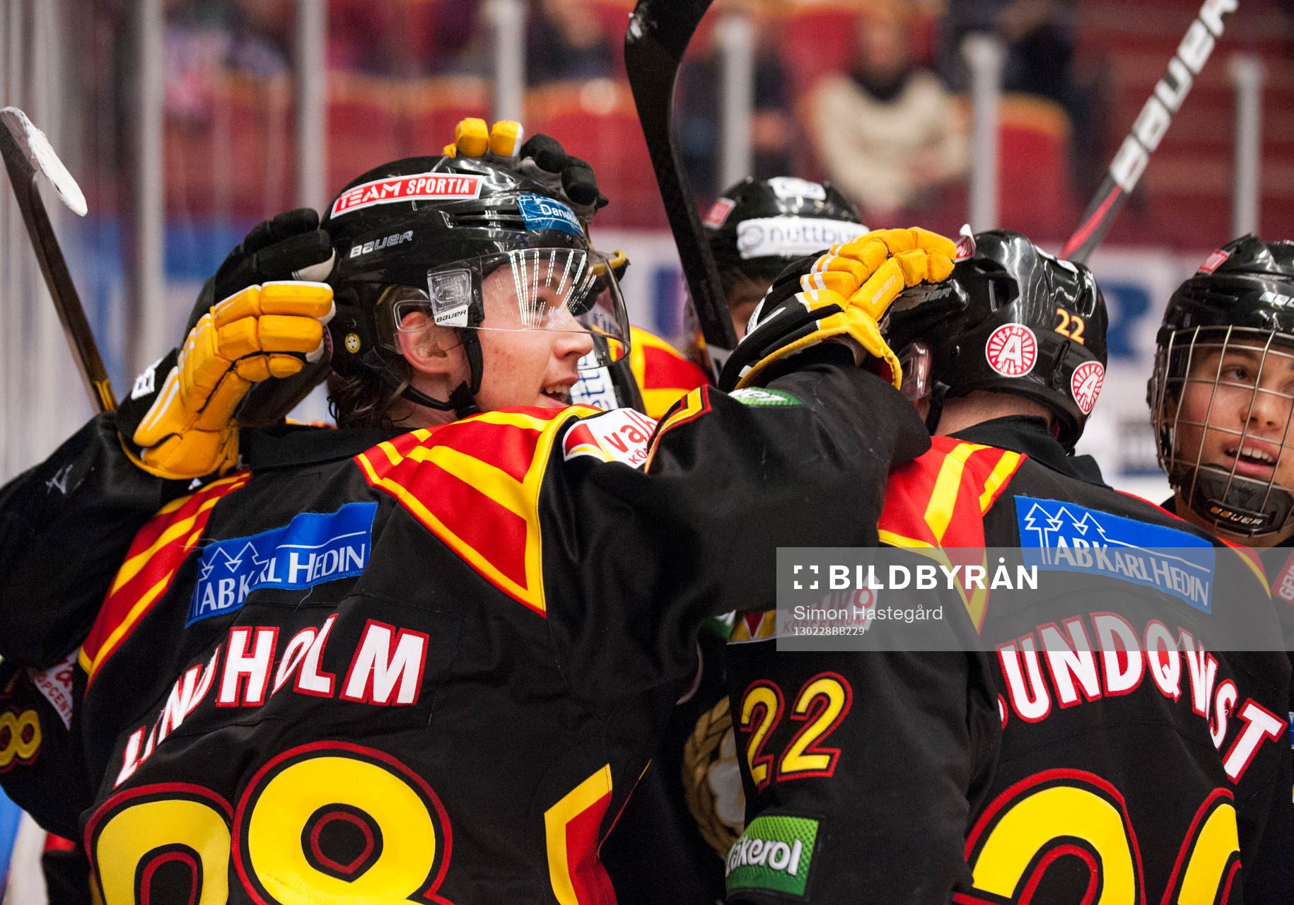 Elias Lindholm och Brynäs-spelarna jublar
