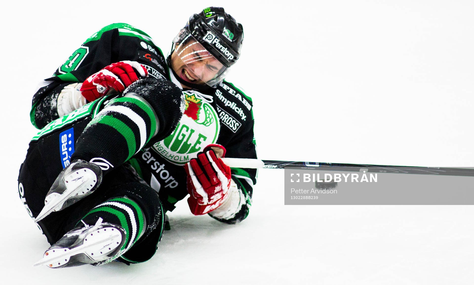 Ziga Pavlin, Rögle, gör sig illa i samband med en tackling