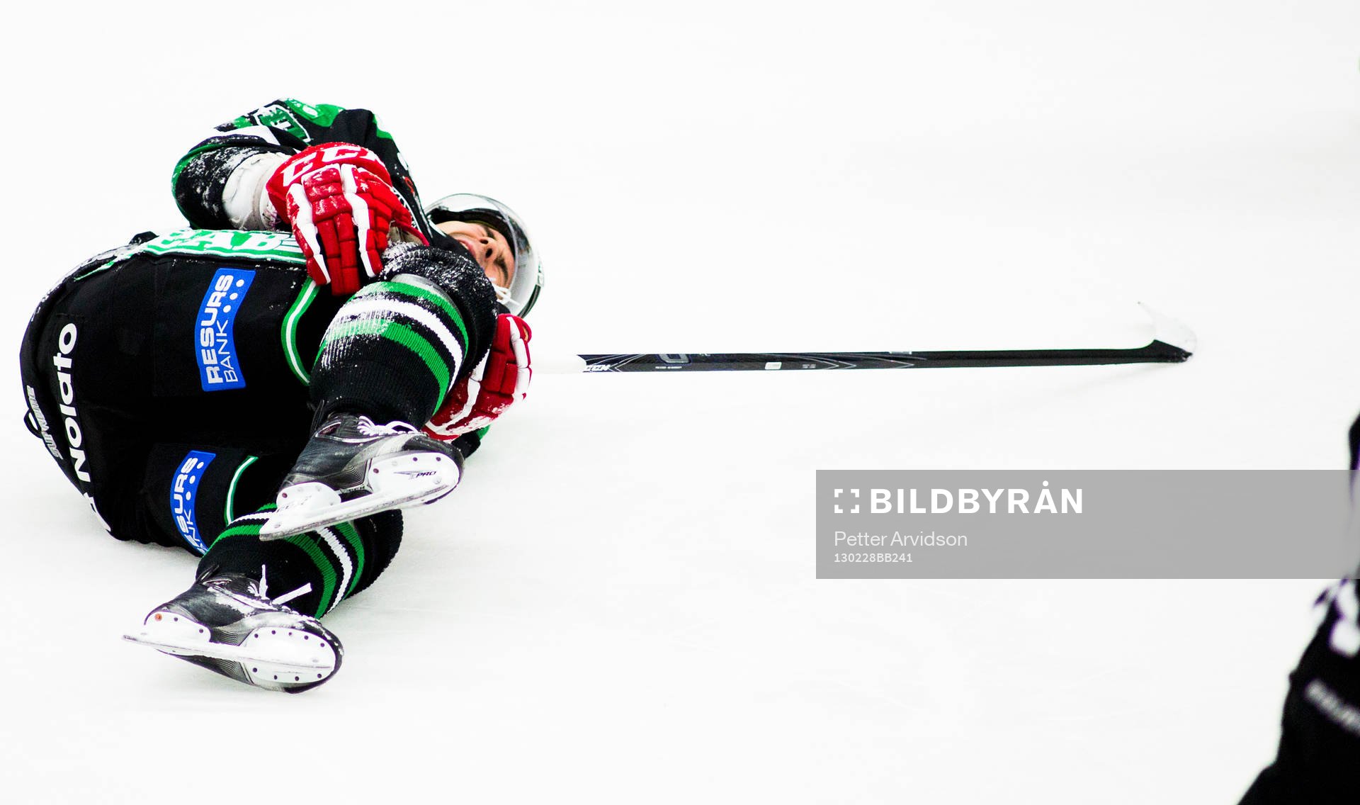 Ziga Pavlin, Rögle, gör sig illa i samband med en tackling