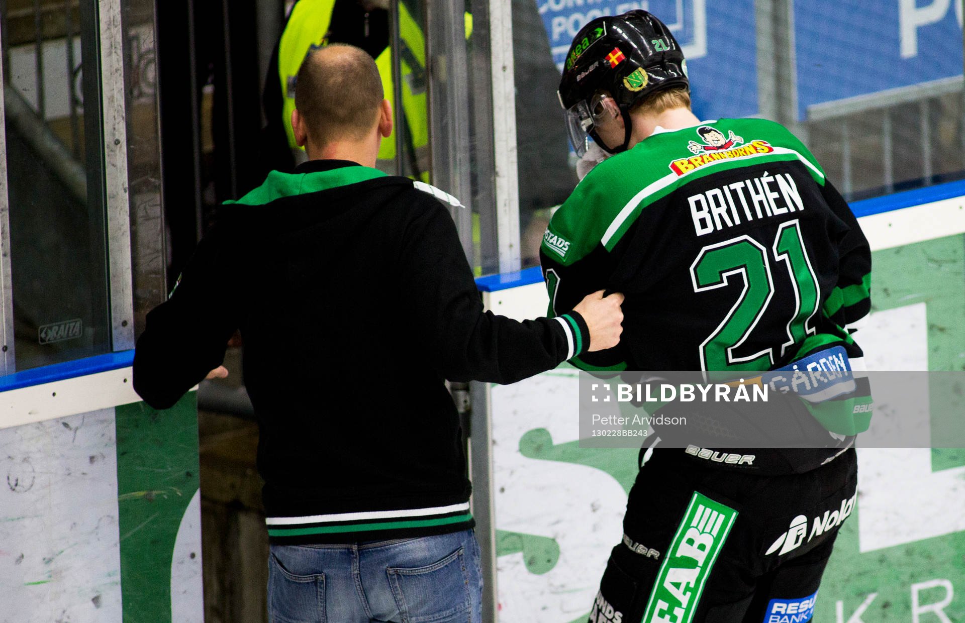 Ted Brithén, Rögle, skadar sig i ansiktet