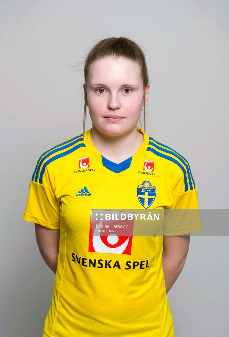 Rebecka Holm, Sverige