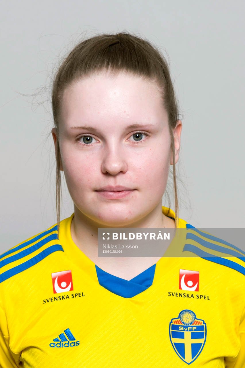 Rebecka Holm, Sverige