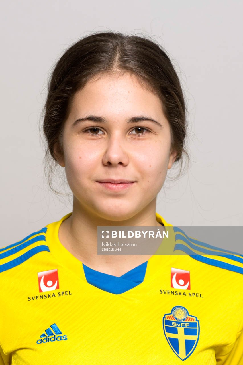 Julia Olsson, Sverige