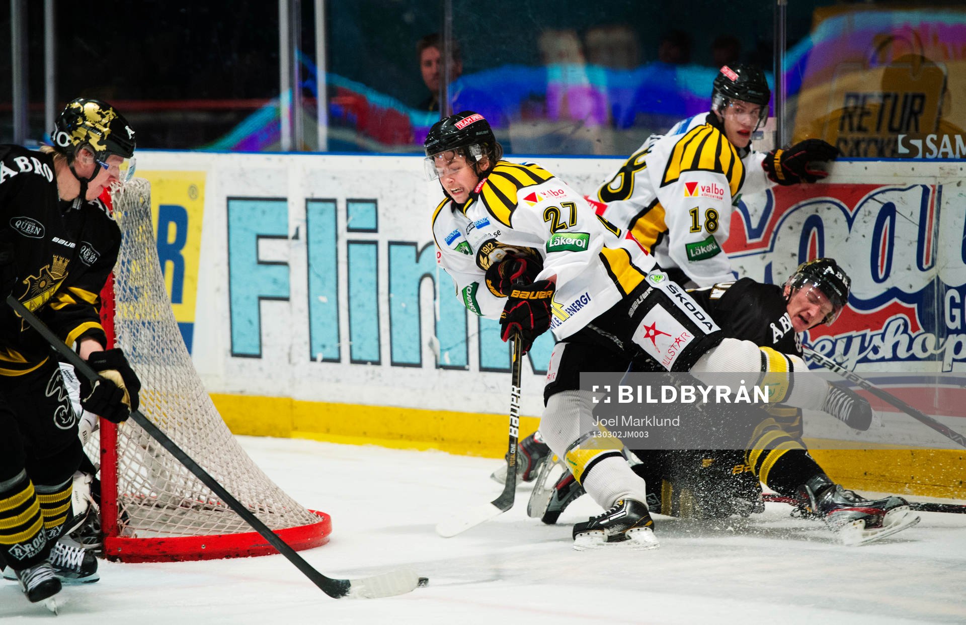 Alexander Lindgren, Brynäs, försöker att nå pucken