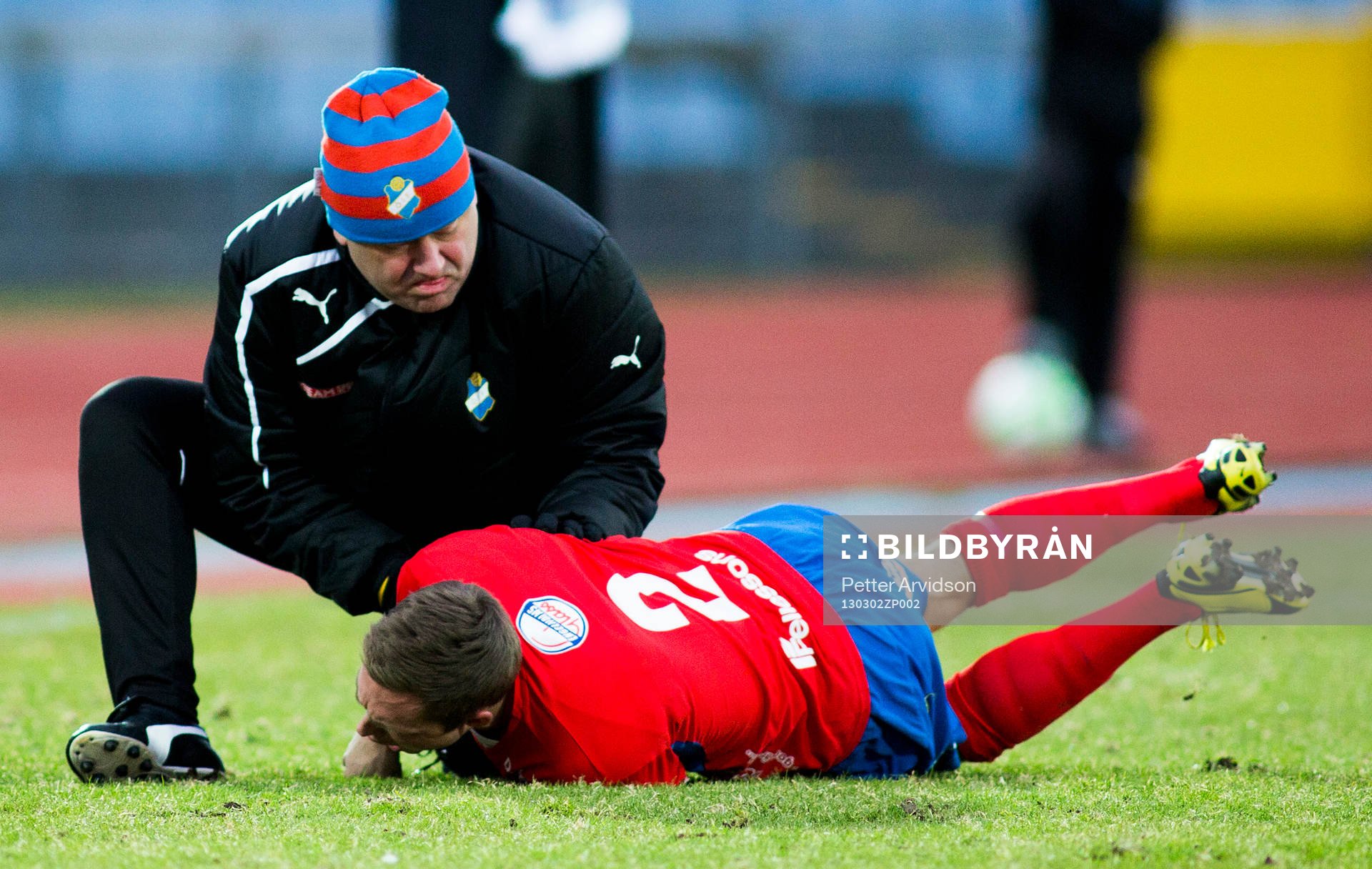 Andreas Wihlborg, Öster IF, skadar sig otäckt i axeln
