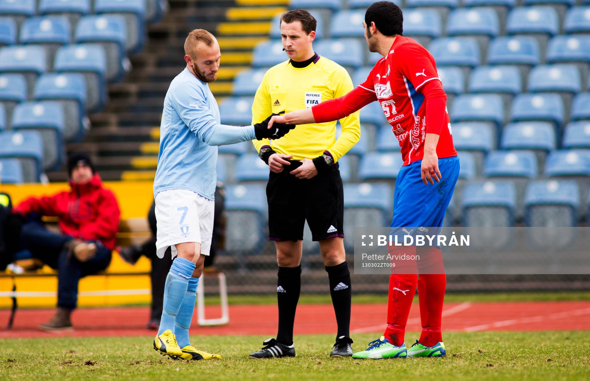 Andreas Ekberg, domare, ger, Magnus Eriksson, Malmö FF,
