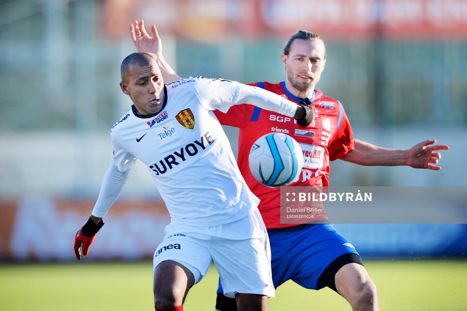 Fotboll, Svenska Cupen, Örgryte-Syrianska: Emil Karlsson, Örgryte i kamp om bollen med, Alessandro Perreira, Syrianska