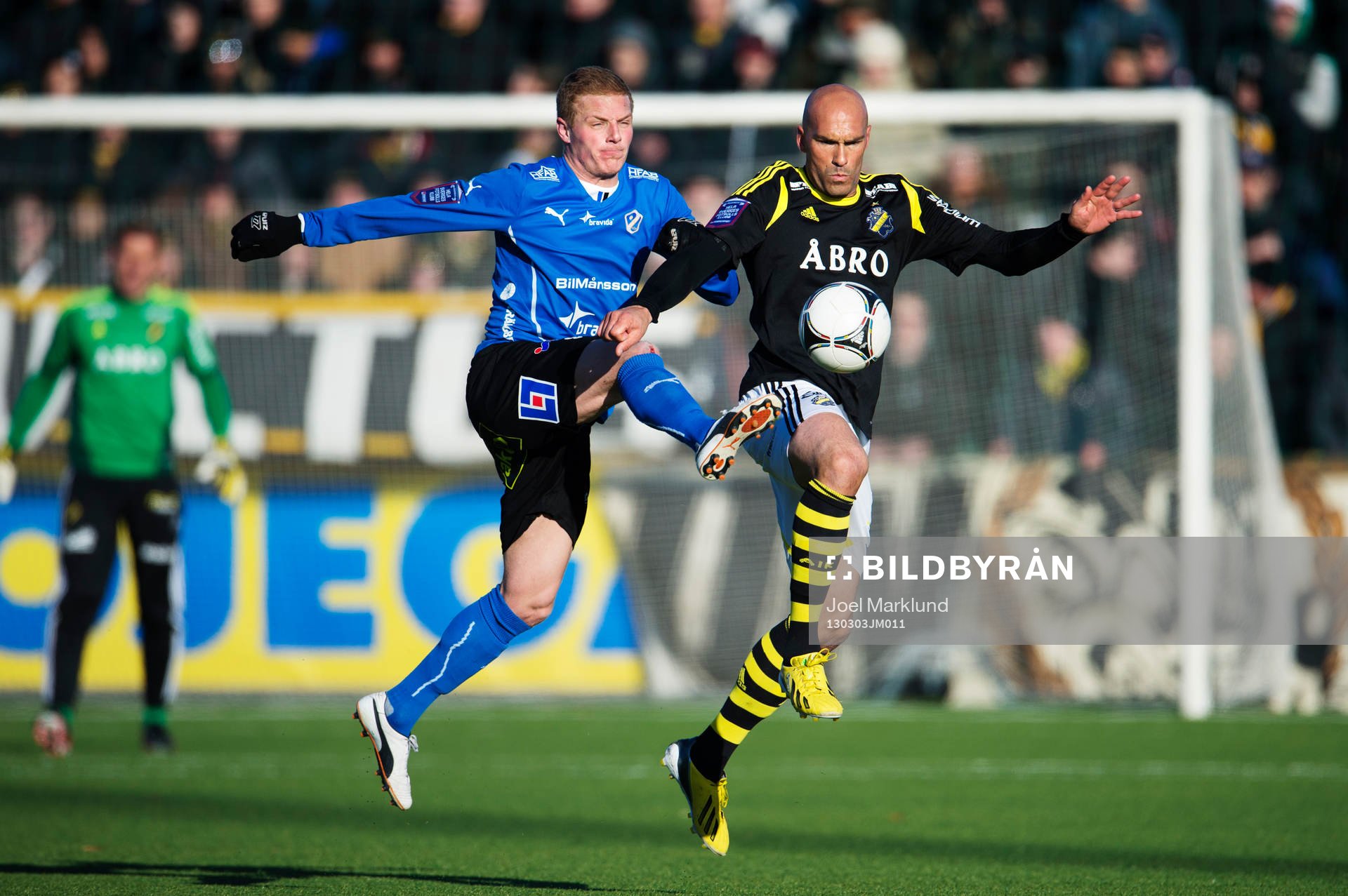 Gudjon Baldvinsson, Halmstad, och Daniel Majstorovic, AIK,