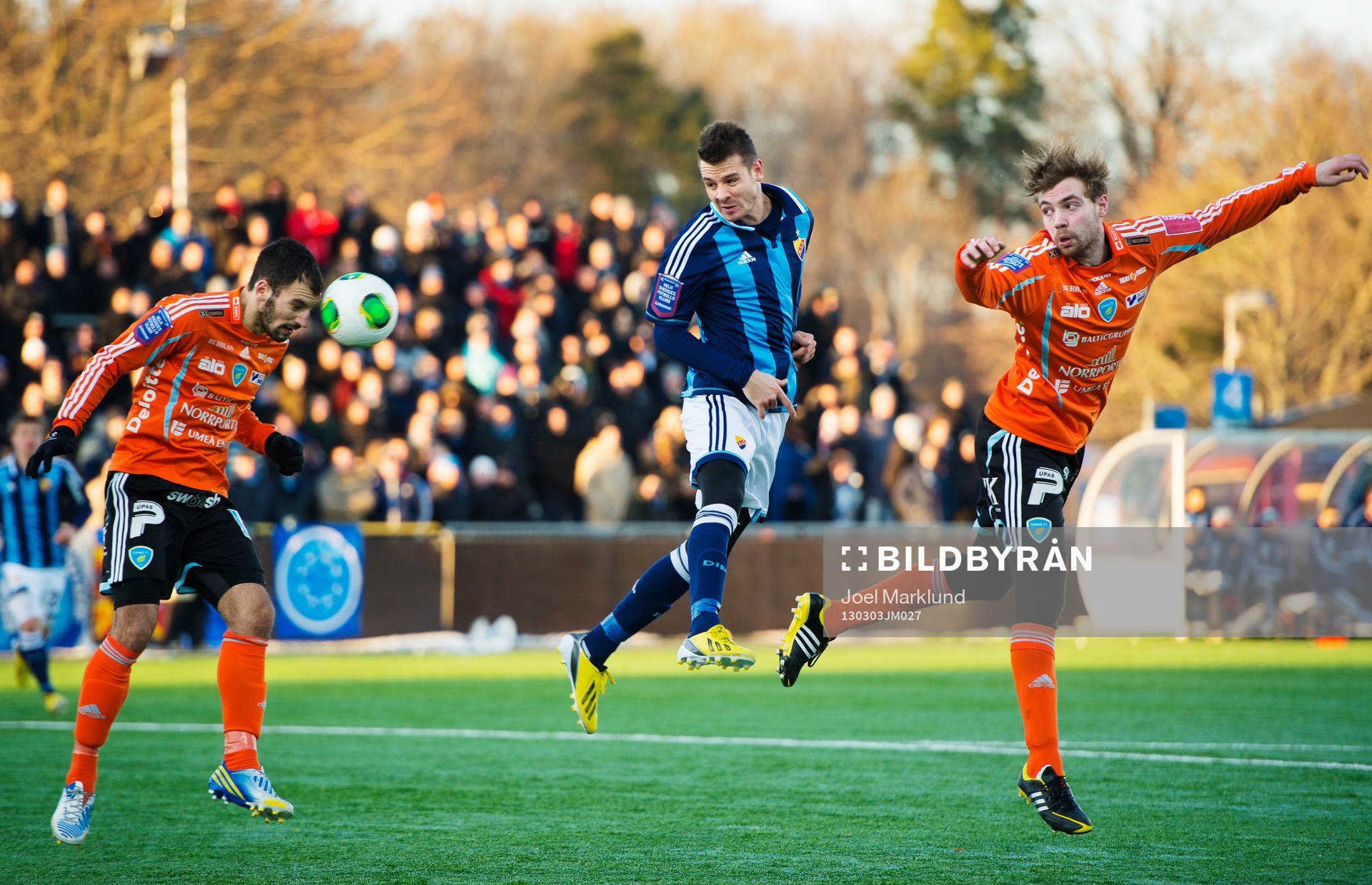 Luis Solignac, Djurgården, nickar bollen mot en
