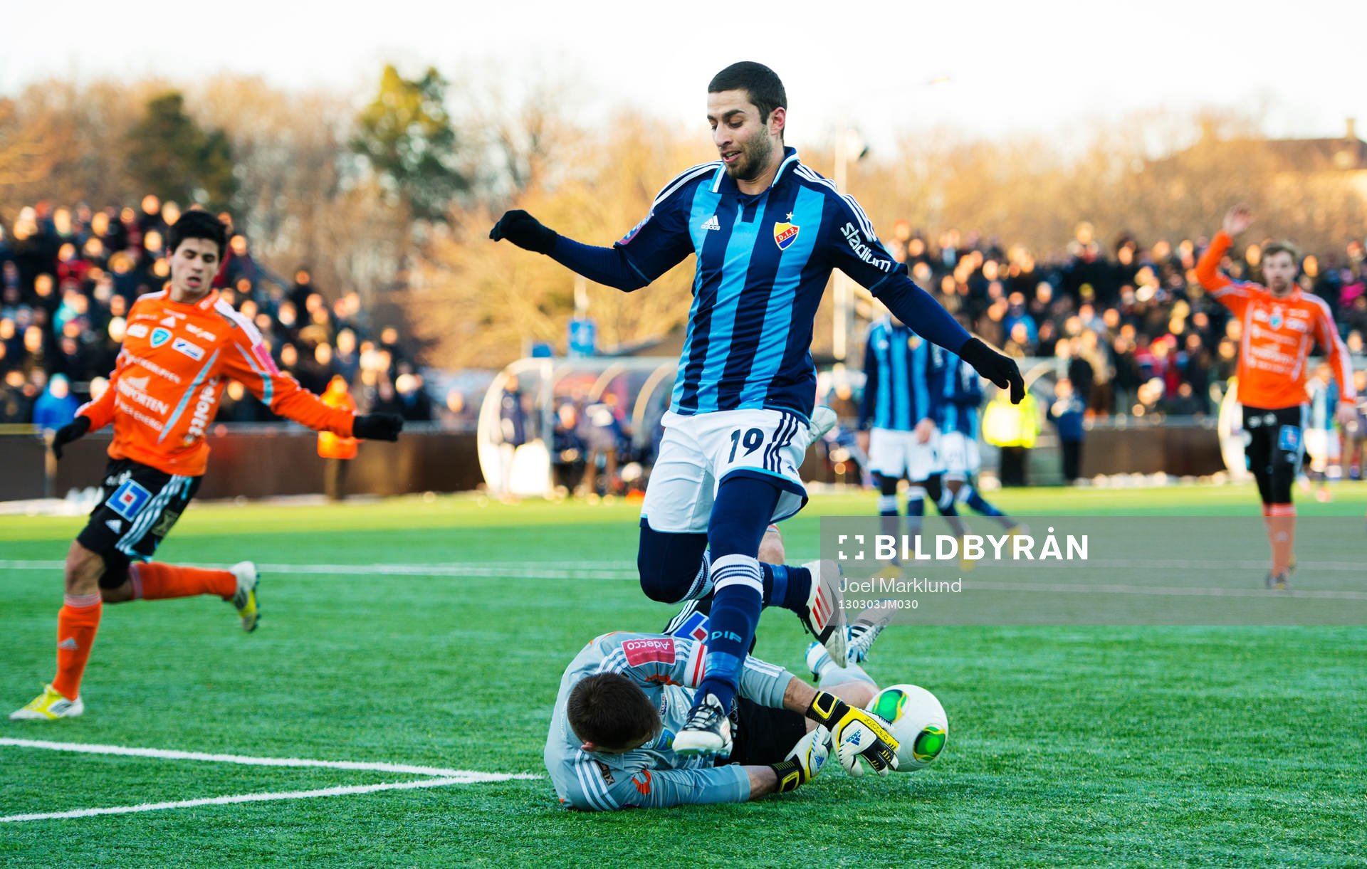 Nahir Oyal, Djurgården, missar ett läge mot Vladimir