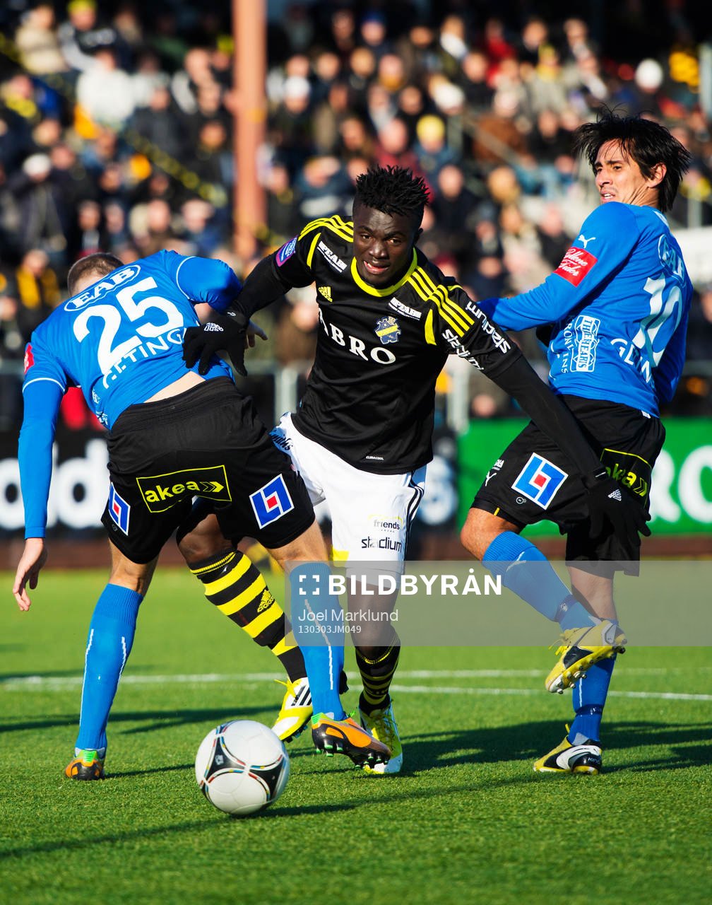 Kwame Amponsah Karikari, AIK, kämpar mot Richard Magyar