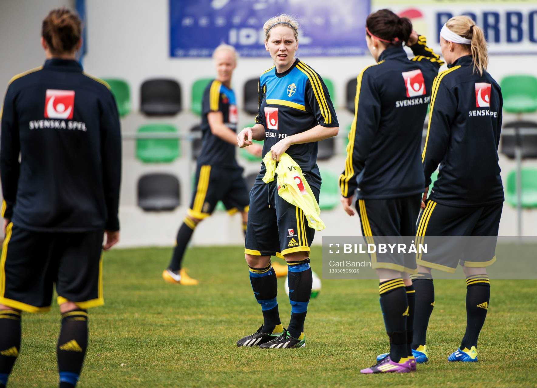 Lisa Dahlkvist, Sverige