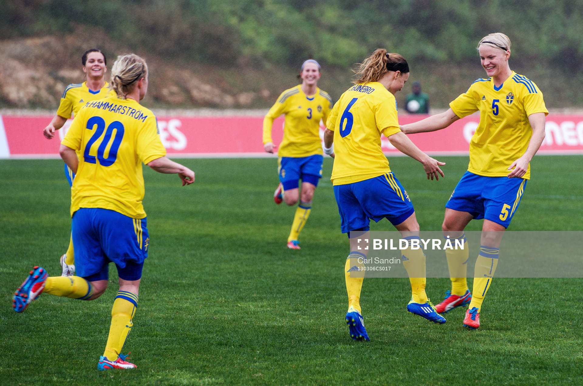 Fotboll, Dam, Algarve Cup, Sverige - Kina: Sara Thunebro, Sverige, firar sitt 1-1-mål med laget.