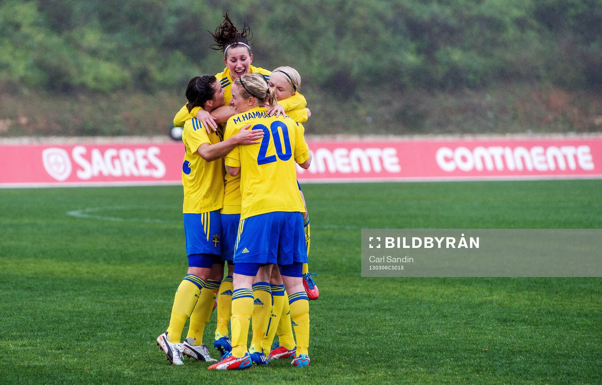 Sverige firar 1-1 genom Sara Thunebro