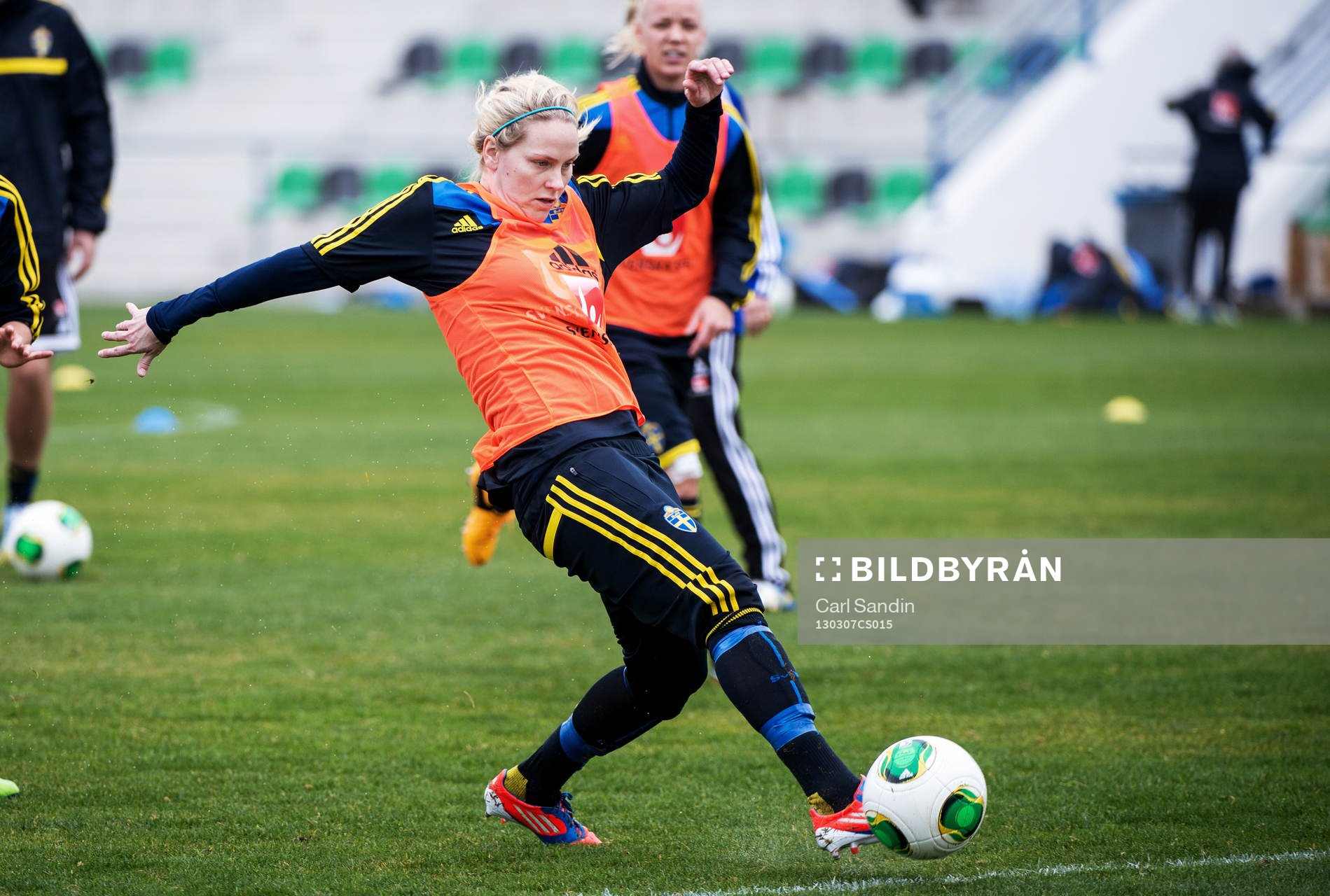 Lisa Dahlkvist, Sverige
