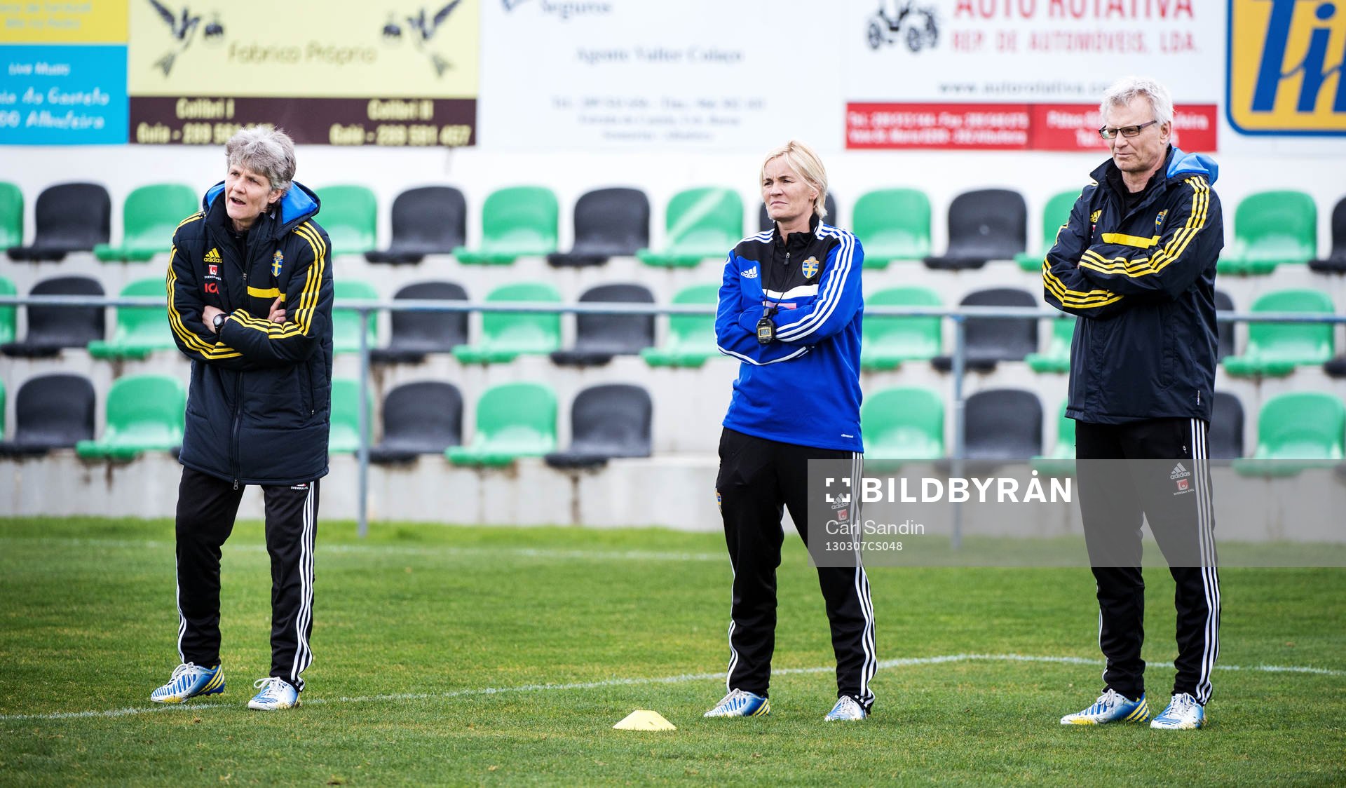 Fotboll, Damlandslaget, Algarve Cup, Träning: Pia Sundhage, förbundskapten, Lilie Gutke Persson, assisterande förbundskapten och Birger Jacobsson, assisterande förbundskapten, förmer träningen.