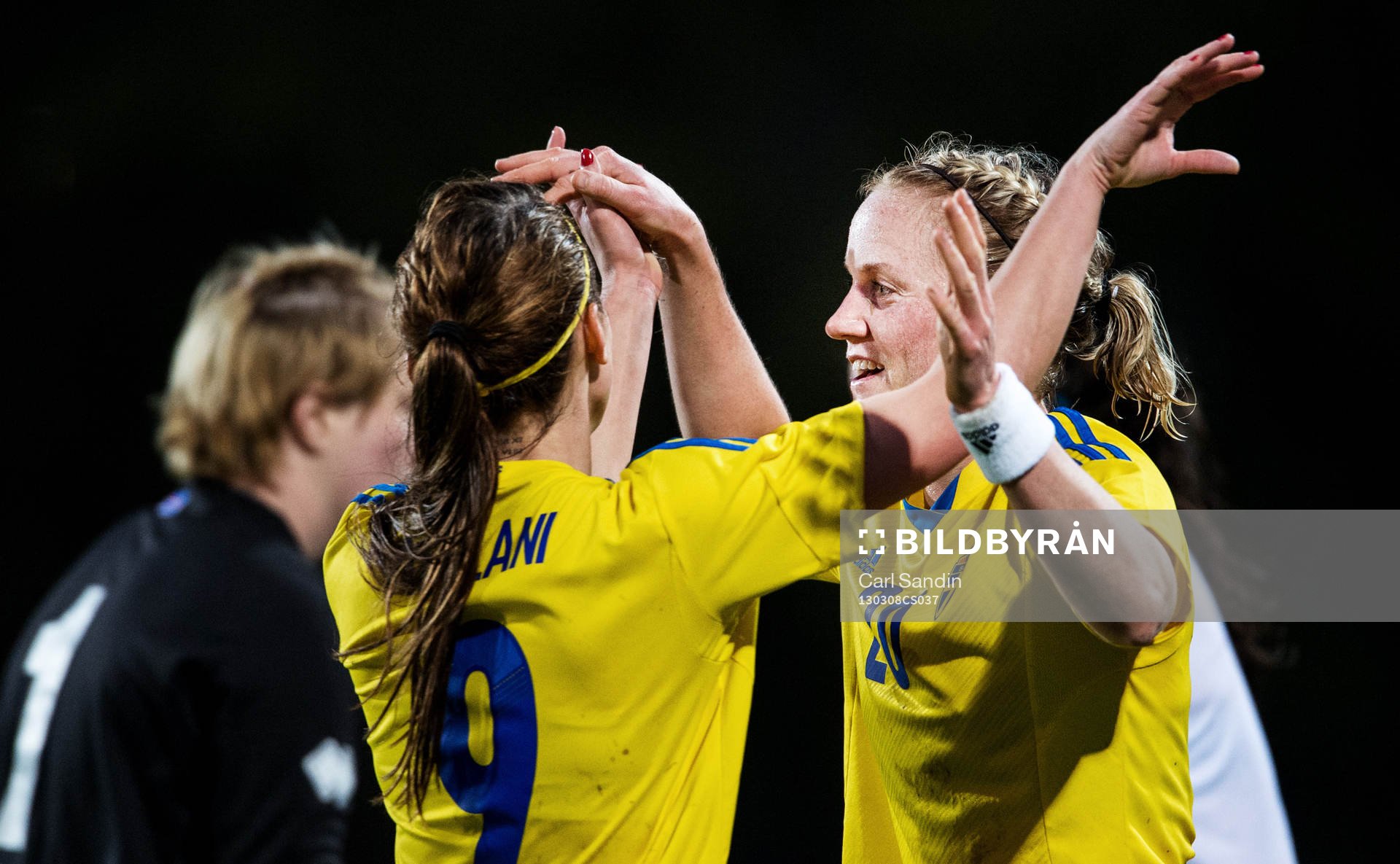 Marie Hammarström, Sverige, jublar