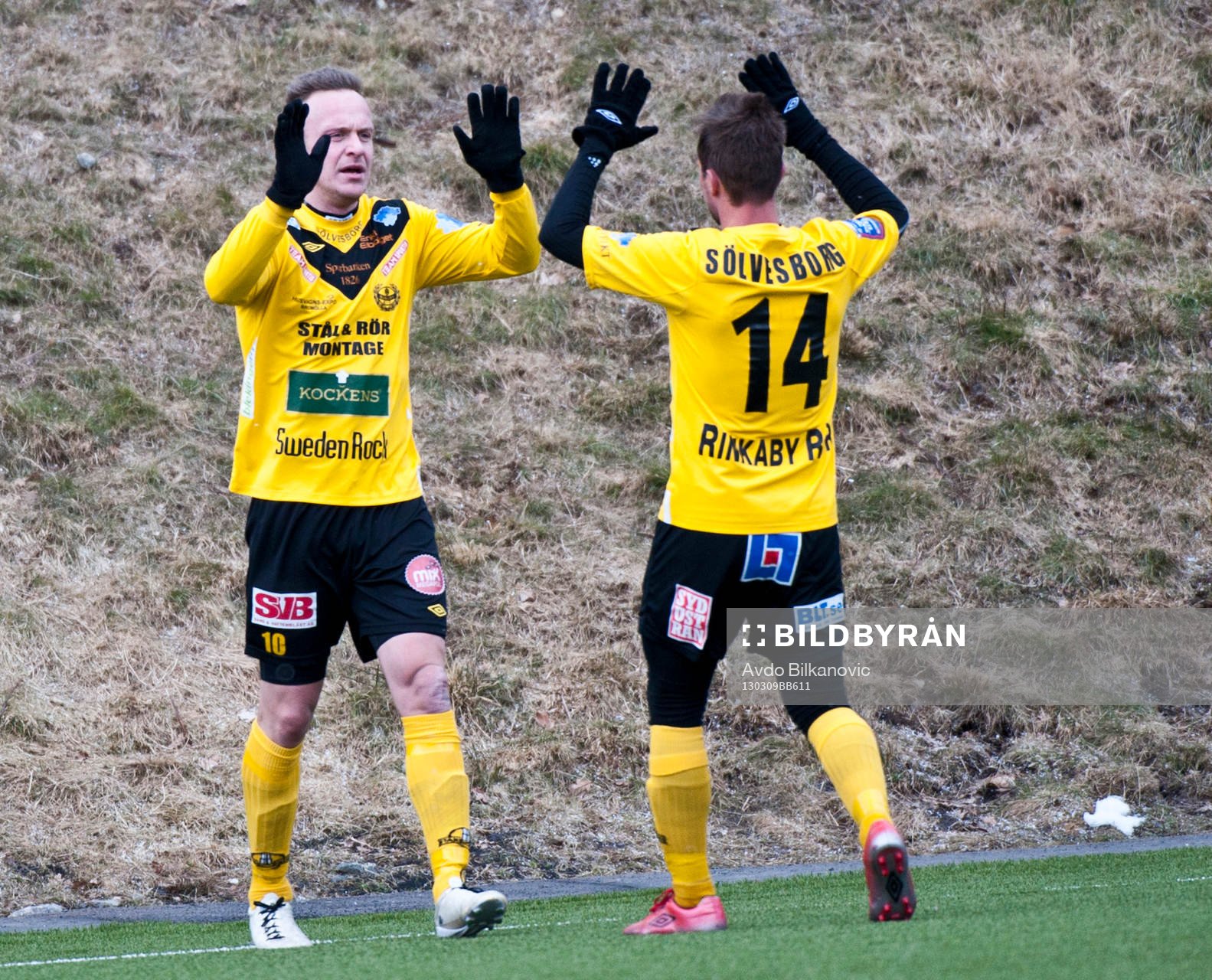 Marcus Ekenberg grattas av  Daniel Nicklasson, Mjällby,