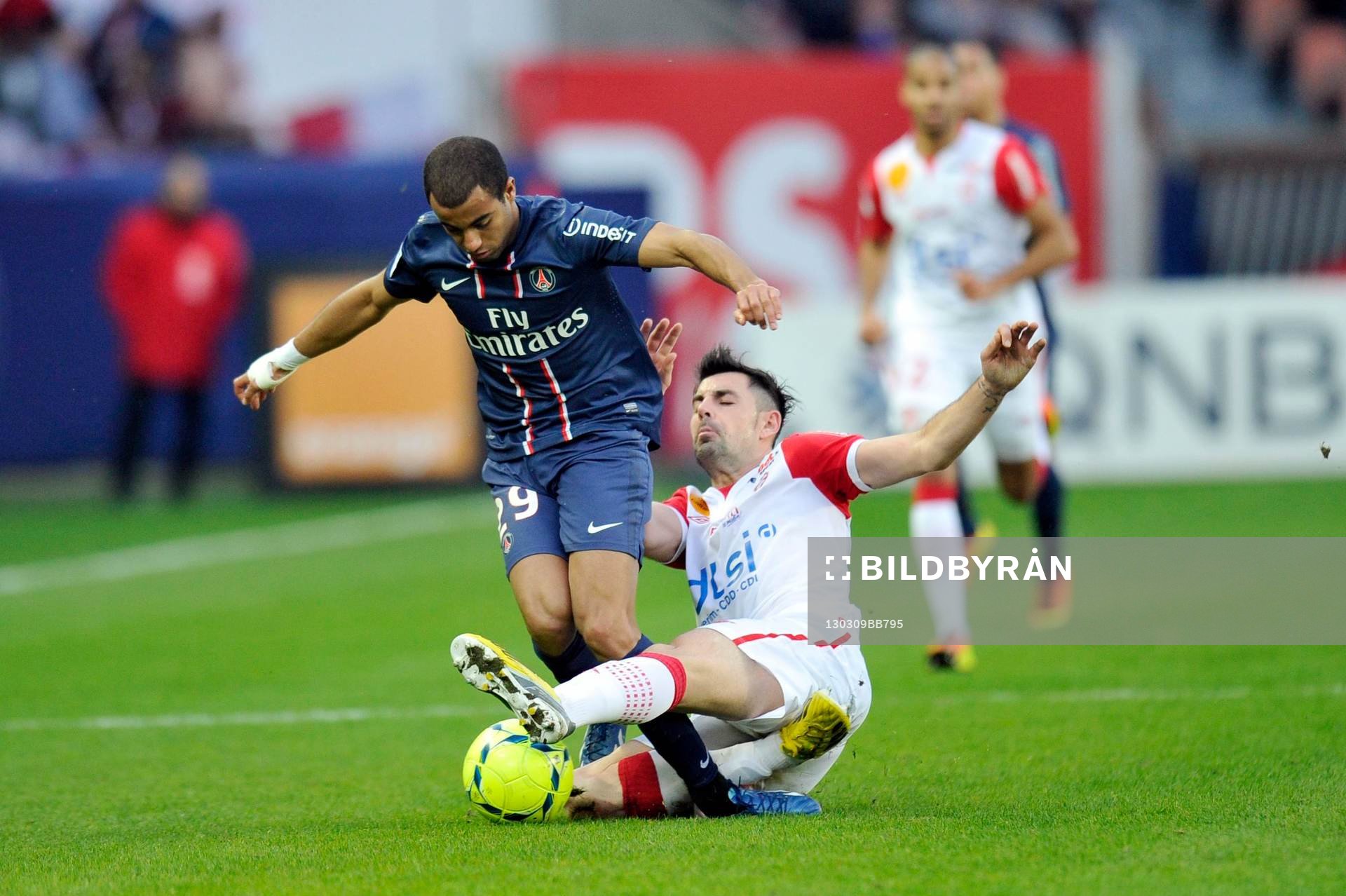 Blessure de Lucas MOURA / Thomas MANGANI - 09.03.2013 -