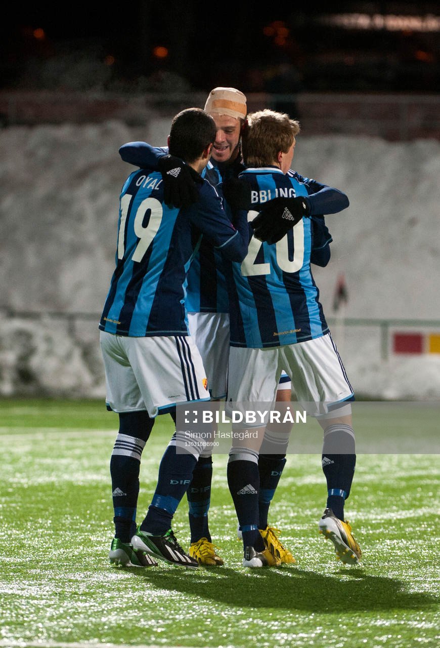 Luis Solignac, omfamnar Nahir Oyal, och Simon Tibbling,