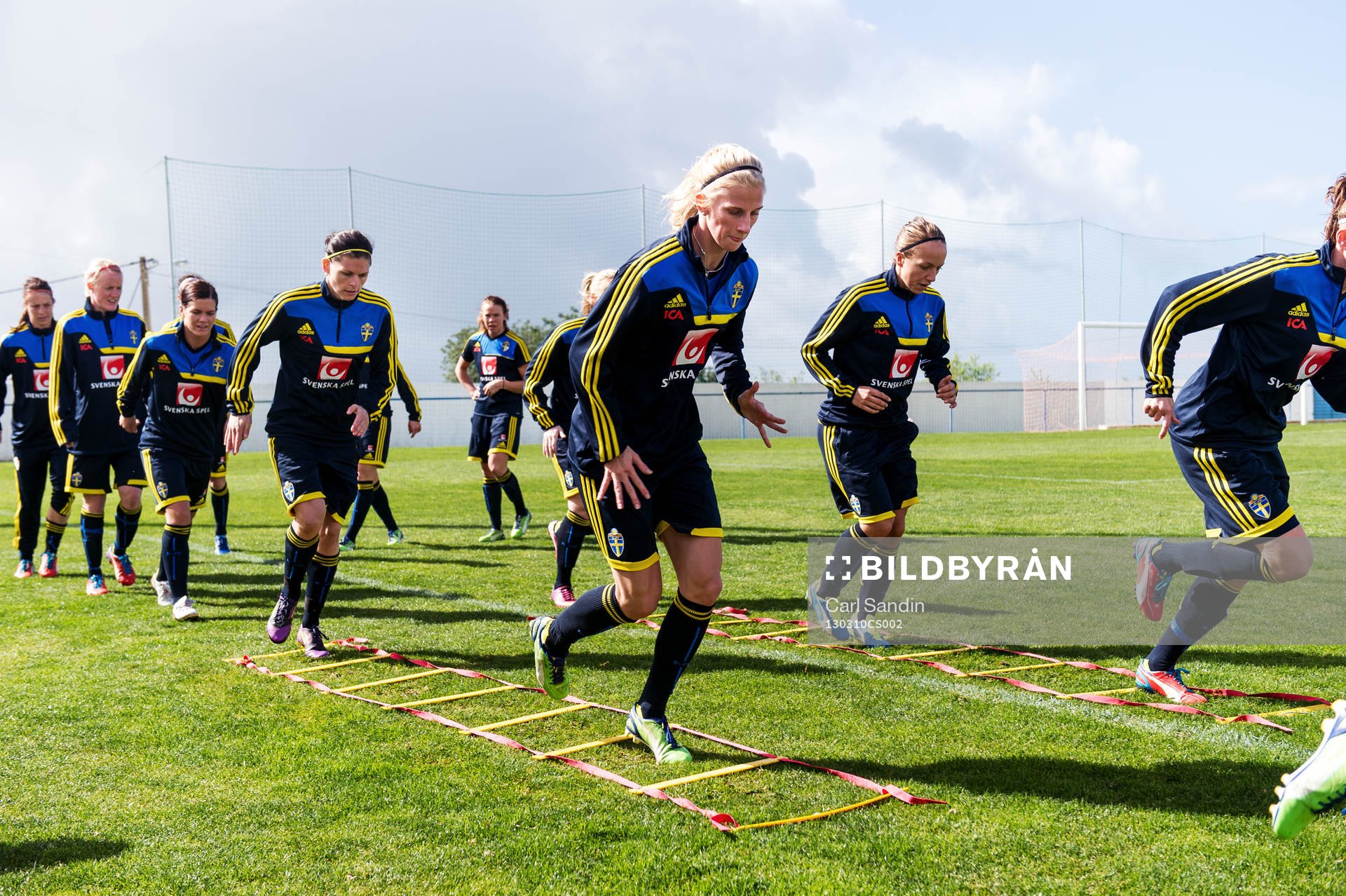 Fotboll, Dam, Algarve Cup, Sverige, Träning: Laget värmer upp. Susanne Moberg, Sofia Jakobsson, Malin Levenstad, i mitten av bilden.