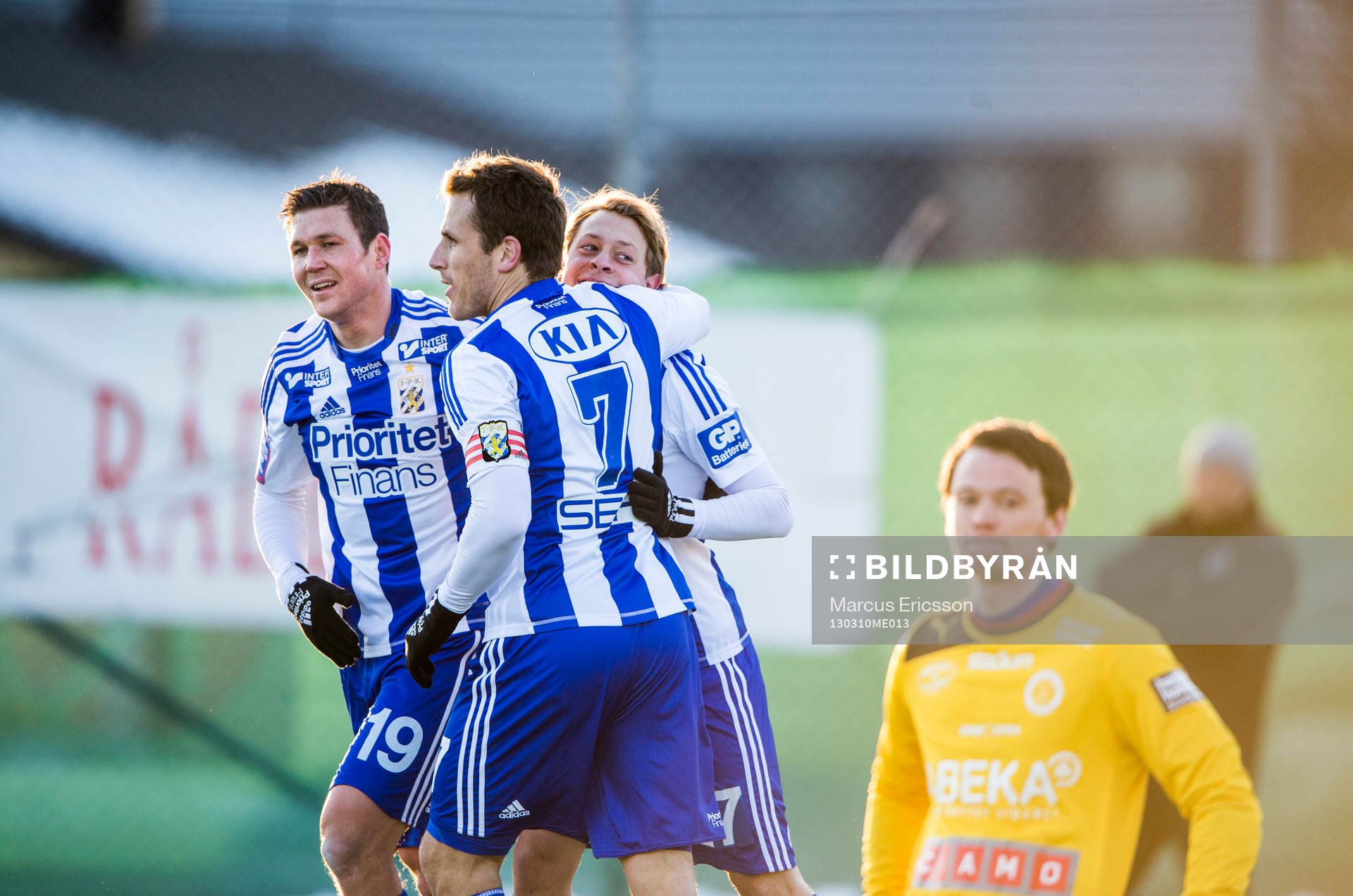 Jubel i Göteborg, Hannes Stiller och Tobias Hysén kramar