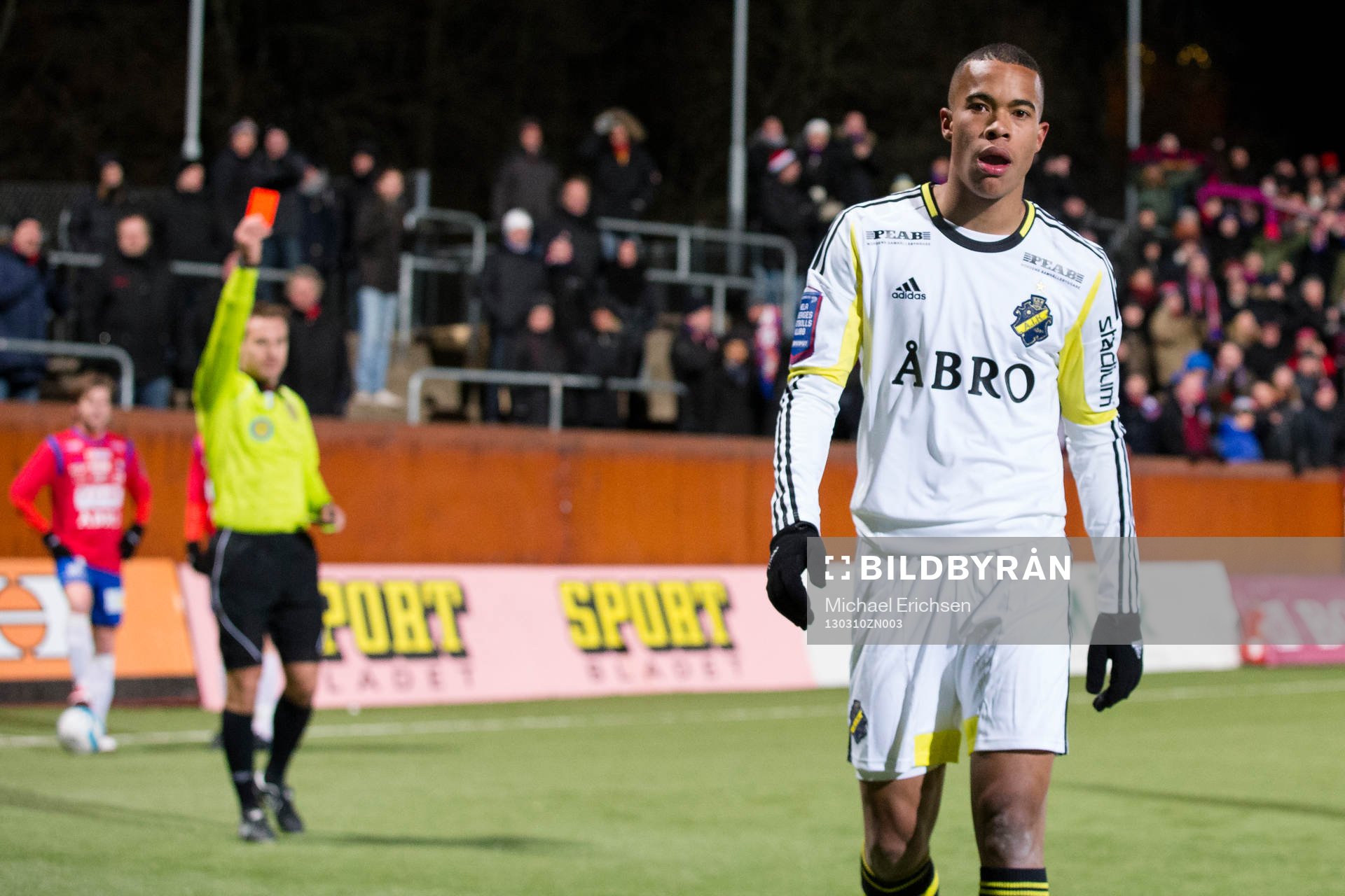Robin Quaison, AIK får rött kort i slutet av matchen
