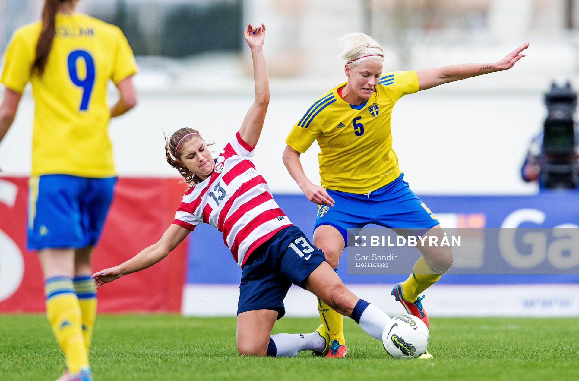 Kamp mellan Alex Morgan, USA, och Nilla Fischer, Sverige