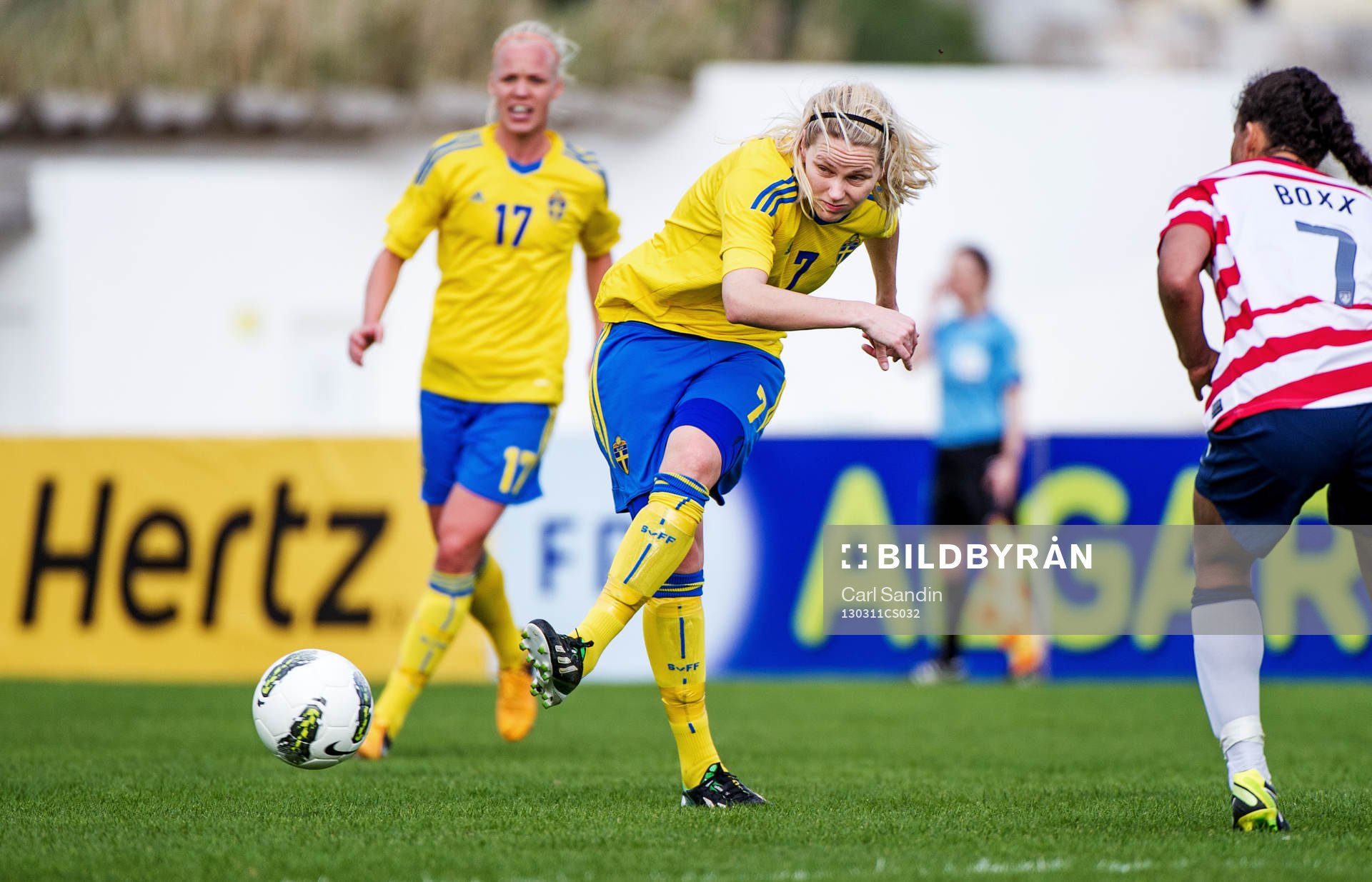 Lisa Dahlkvist, Sverige