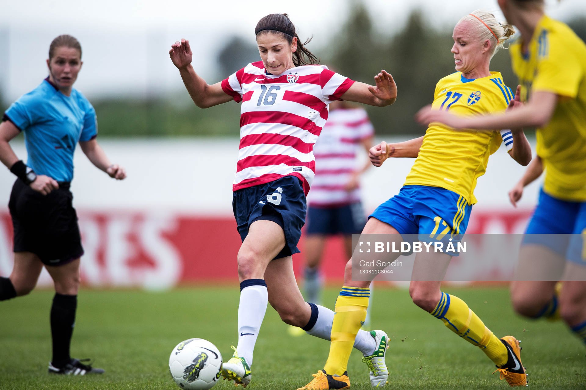 Närkamp mellan Yael Averbuch, USA, och Caroline Seger,