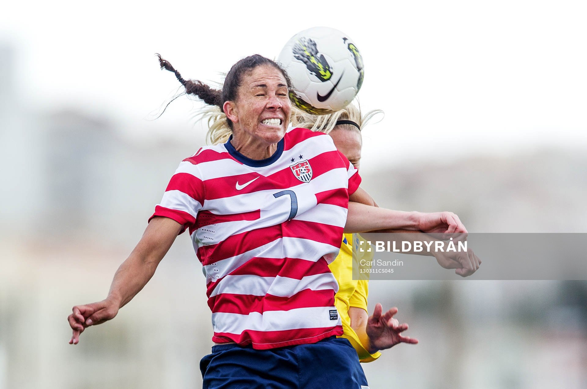 Fotboll, Dam, Algarve Cup, Sverige - USA: Shannon Boxx, USA, nickar bollen.