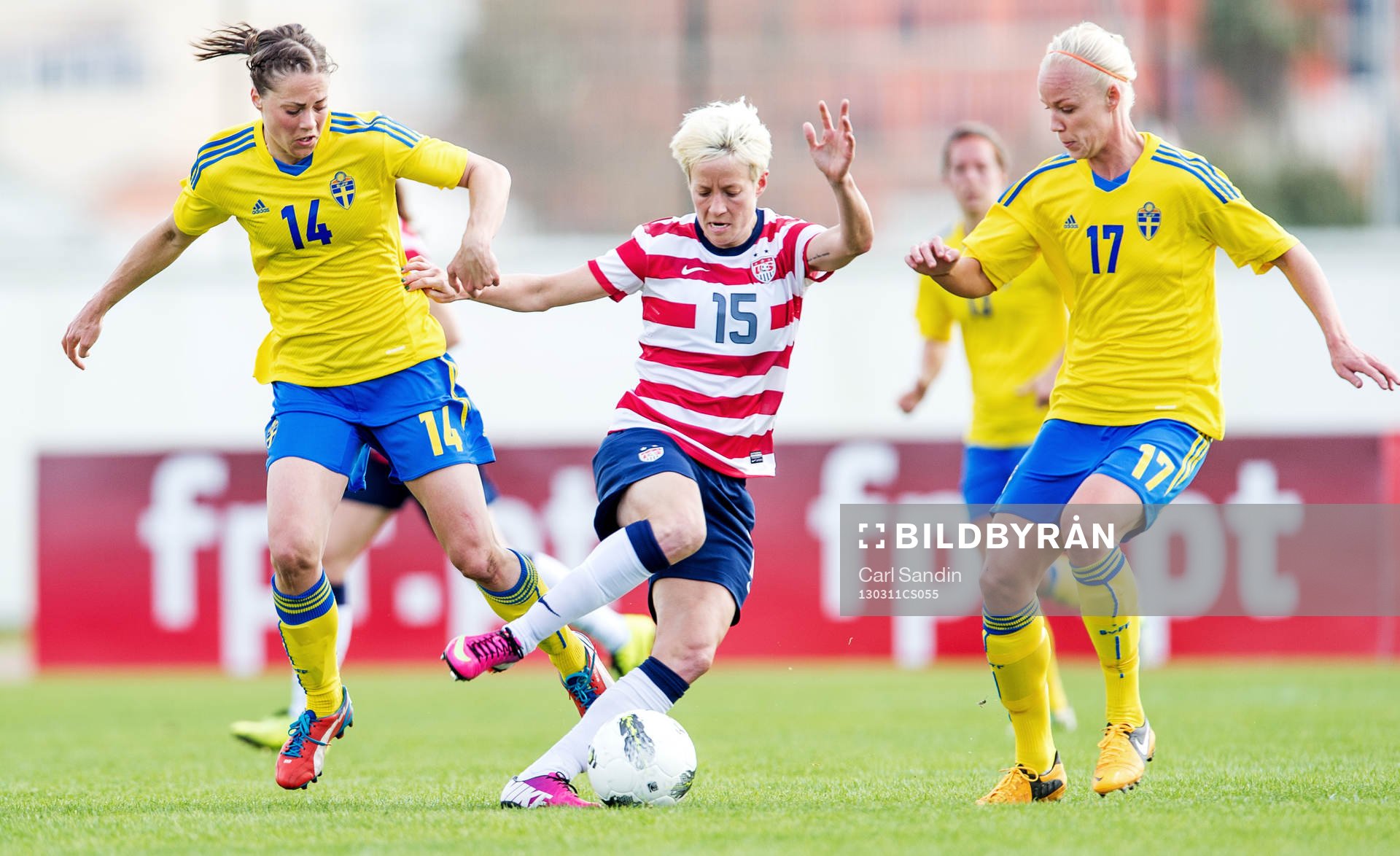 Närkamp mellan Johanna Almgren, Sverige, Megan Rapinoe,