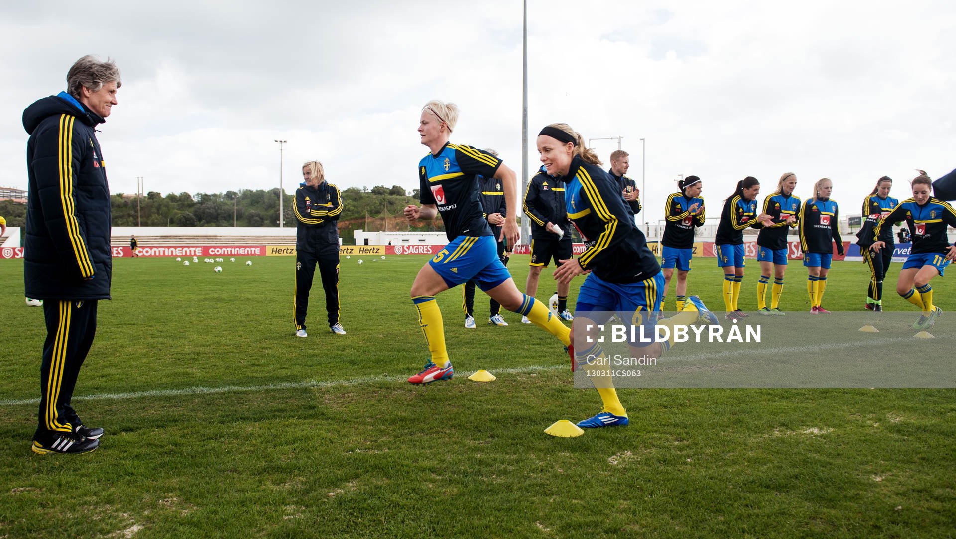 Nilla Fischer och Sara Thunebro, Sverige, springer igång