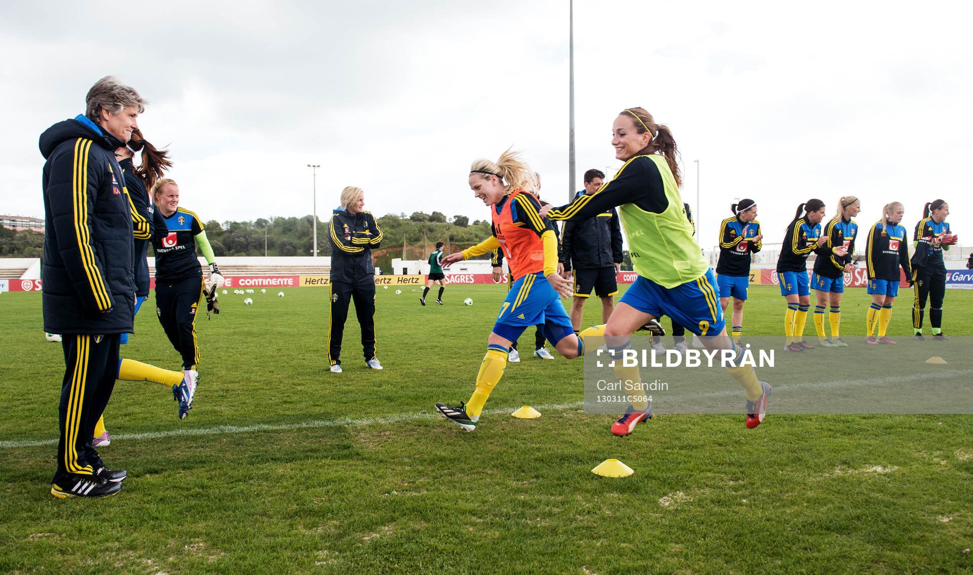 Lisa Dahlkvist och Kosovare Asllani, Sverige, springer