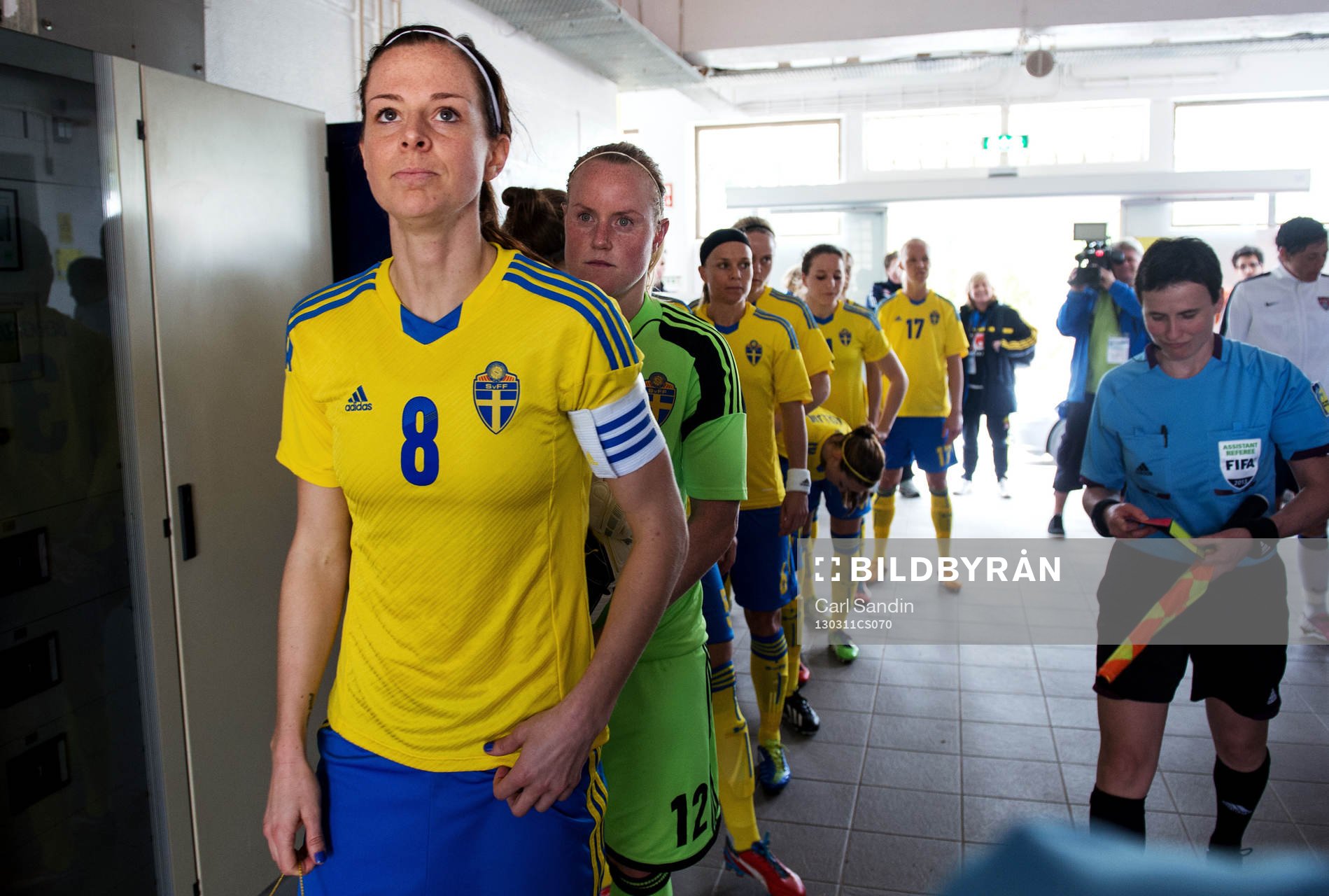 Lotta Schelin, Sverige, väntar i spelargången på att gå
