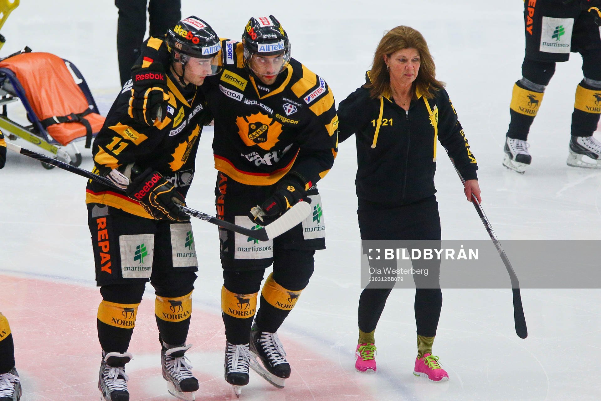 Pierre Edouard Bellemare får hjälp av isen av Karin
