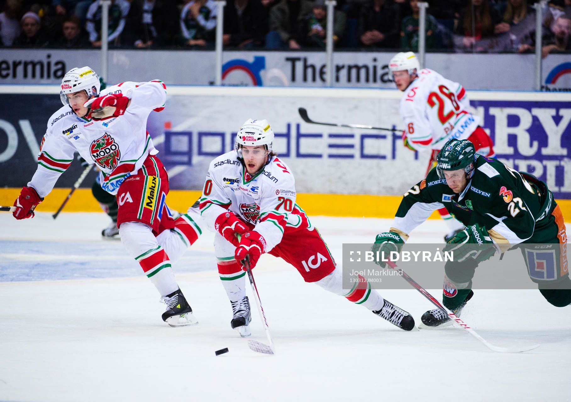 Kyle Cumiskey och Mario Kempe, Modo, åker ifrån Per