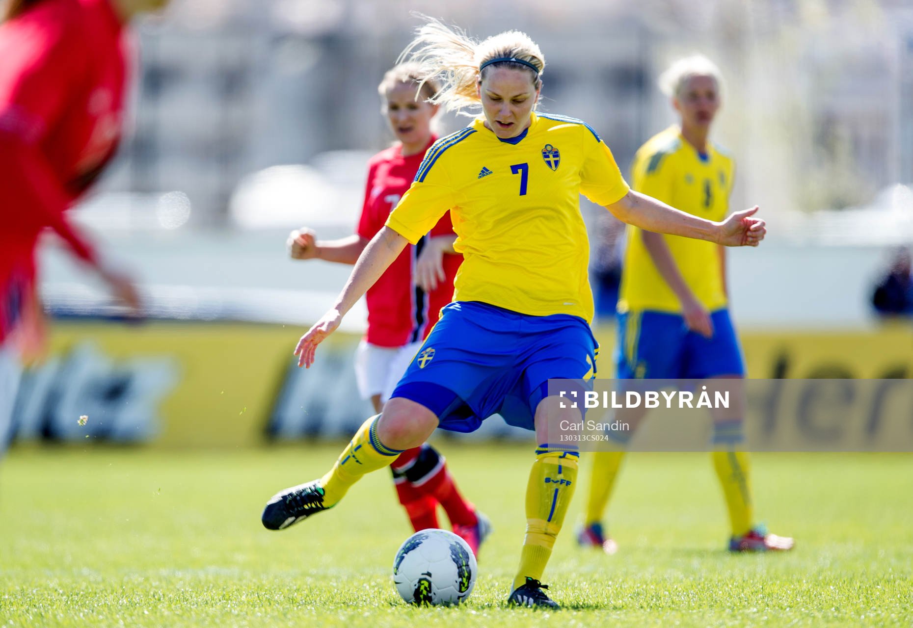 Lisa Dahlkvist, Sverige